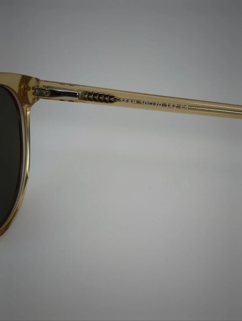 Seah. Amber Light Brown Frame. Round Lens.